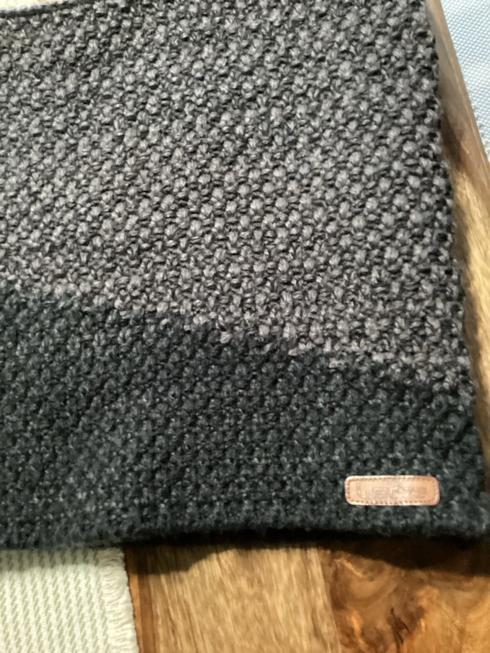 Lued’ze neck scarf wrap. Very soft.